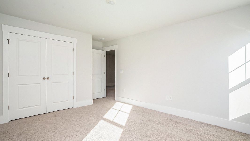 Spacious, unfurnished interior of a new home in Shell Pointe, Gilbert (Image 24).
