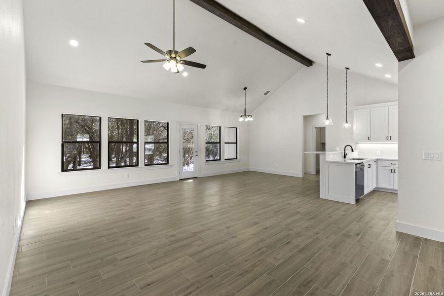 Spacious, unfurnished interior of a new home in , Canyon Lake (Image 14).