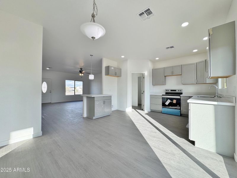 Dining & kitchen Dining & kitchen