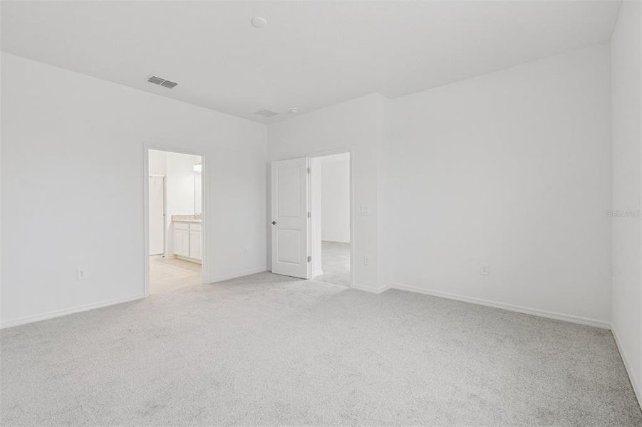 Spacious, unfurnished interior of a new home in Southpointe, Palmetto (Image 17).