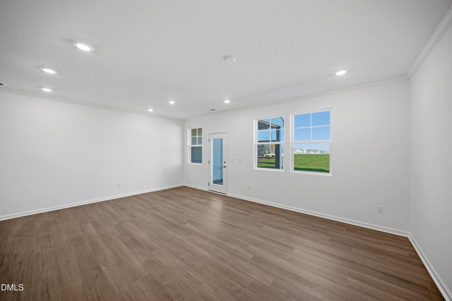 SUN_Everlee_Pic_CarsonII_QMI_226_Dining_