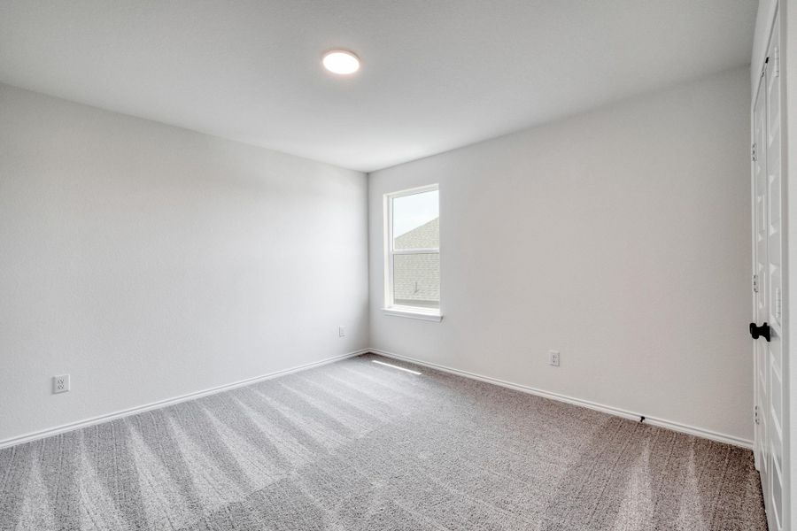 Spacious, unfurnished interior of a new home in Overlook Ranch, Georgetown (Image 27).