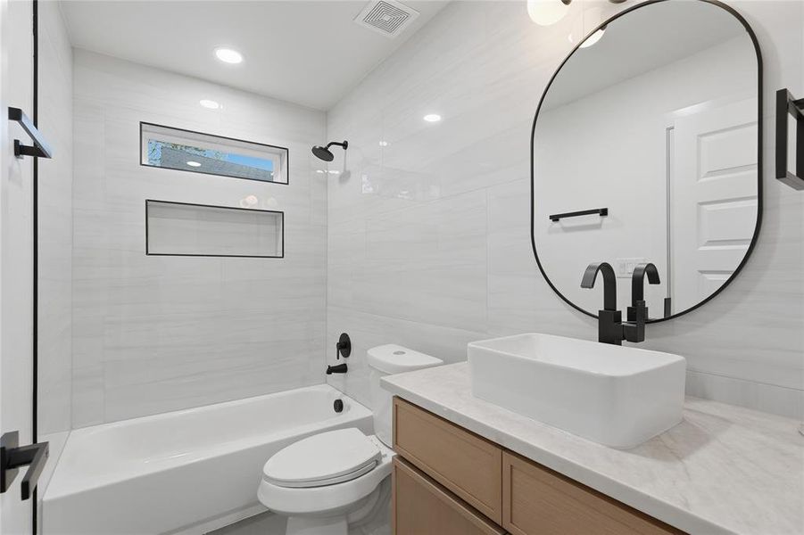 Furnished interior view inside a new home in , Dallas (Image 13).