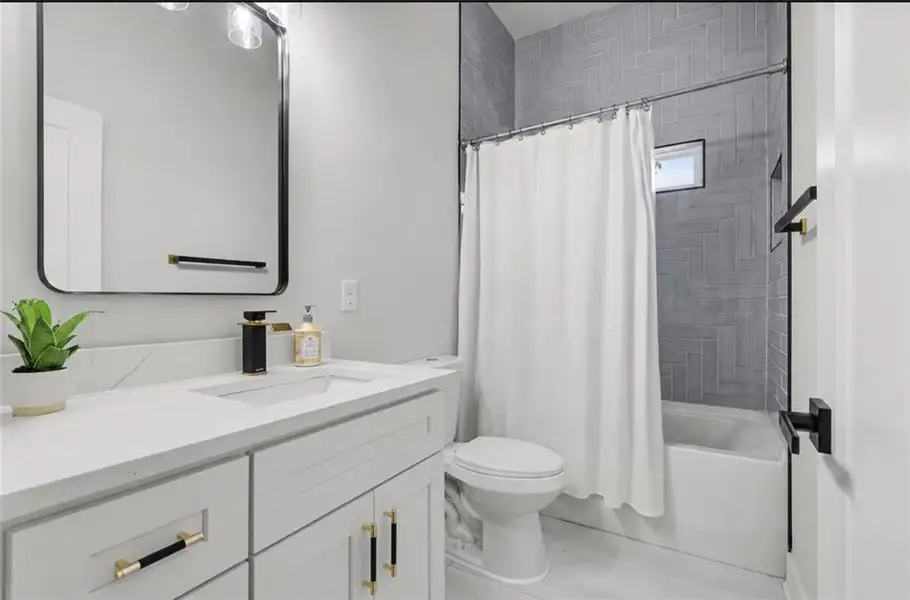 Furnished interior view inside a new home in , Atlanta (Image 7).