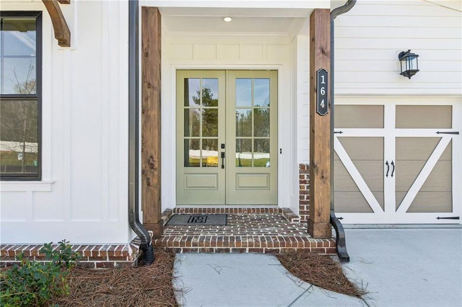 Exterior details and patio area of a home in Aberdeen, Hoschton (Image 33).
