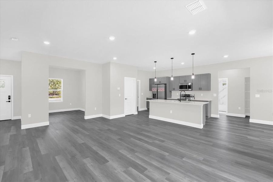 Spacious, unfurnished interior of a new home in , Ocala (Image 17).