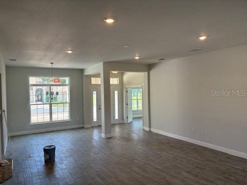 Spacious, unfurnished interior of a new home in Juliette Falls, Dunnellon (Image 6).