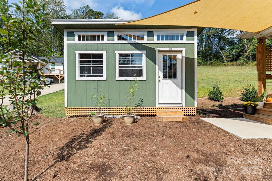 Exterior details and patio area of a home in , Alexander (Image 14).