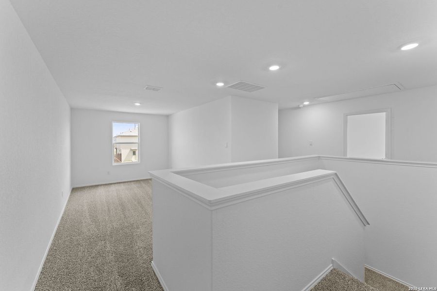 Spacious, unfurnished interior of a new home in Avenida, Converse (Image 16).