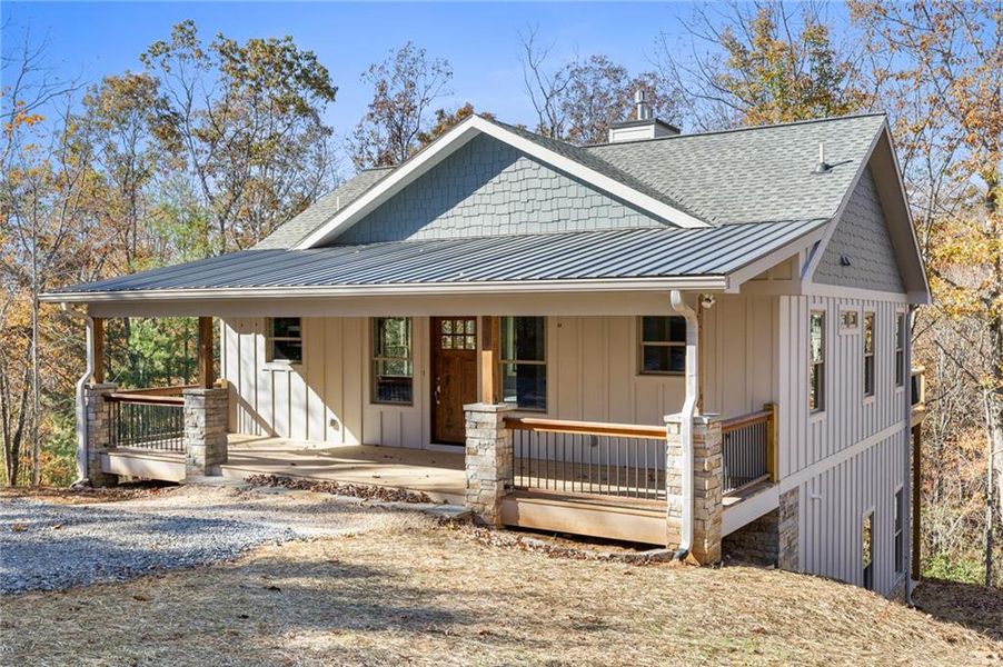 Exterior details and patio area of a home in , Ellijay (Image 1).