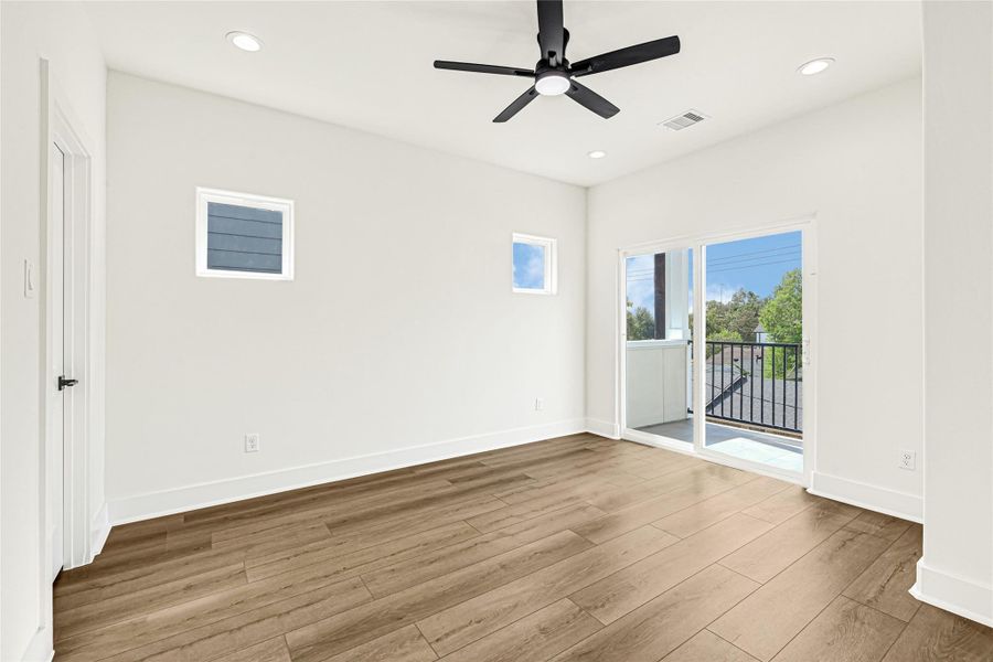 Spacious, unfurnished interior of a new home in , Houston (Image 18).