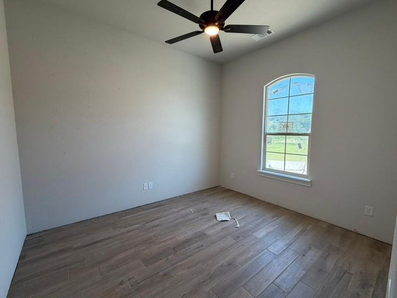 Spacious, unfurnished interior of a new home in Eagle Ridge Estates, Weatherford (Image 6).