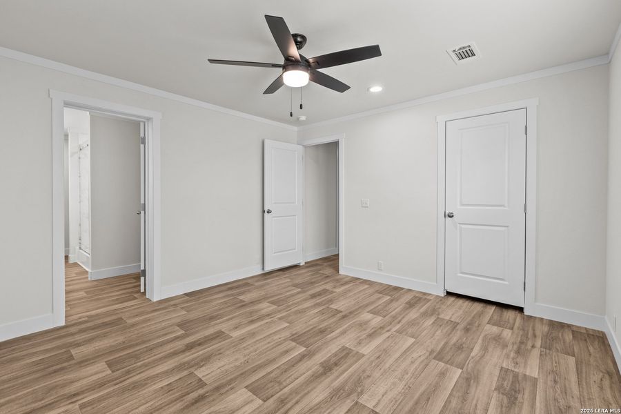 Spacious, unfurnished interior of a new home in , Devine (Image 11).