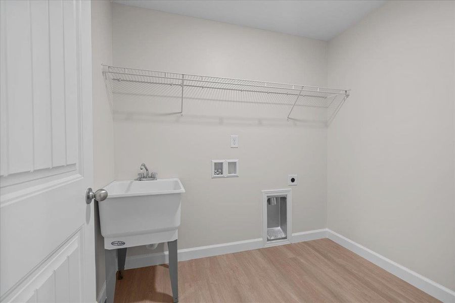 Spacious, unfurnished interior of a new home in Fall Creek, Inman (Image 27).