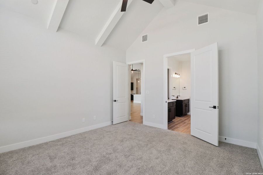 Spacious, unfurnished interior of a new home in Village at Three Oaks, Seguin (Image 8).
