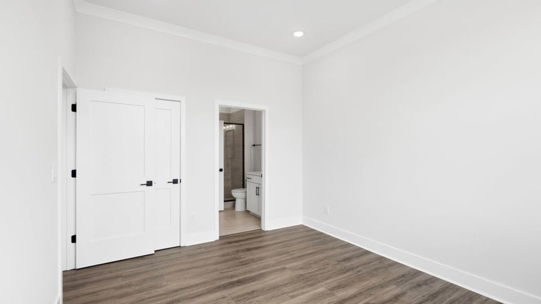 Spacious, unfurnished interior of a new home in Sycamore Cove, Woodruff (Image 26).