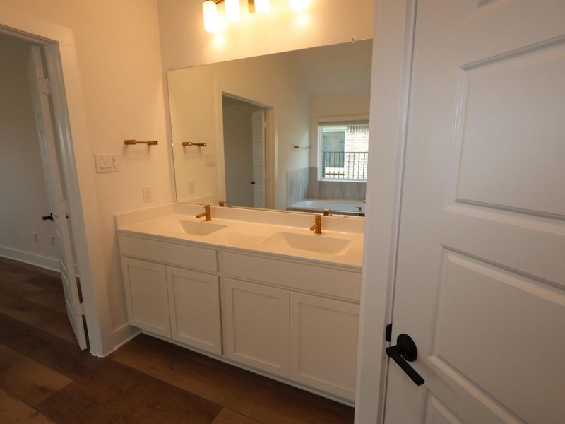 Furnished interior view inside a new home in Lago Mar, Santa Fe (Image 7). Furnished interior view inside a new home in Lago Mar, Santa Fe (Image 7).