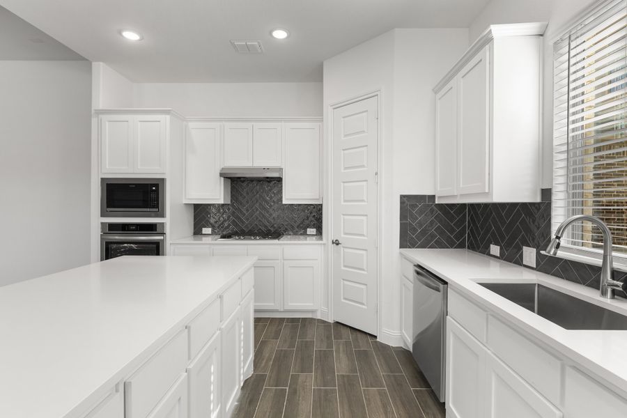 Representative furnished interior of a home built from the Westwood by Sandlin Homes in Lakesong, Midlothian (Image 7).
