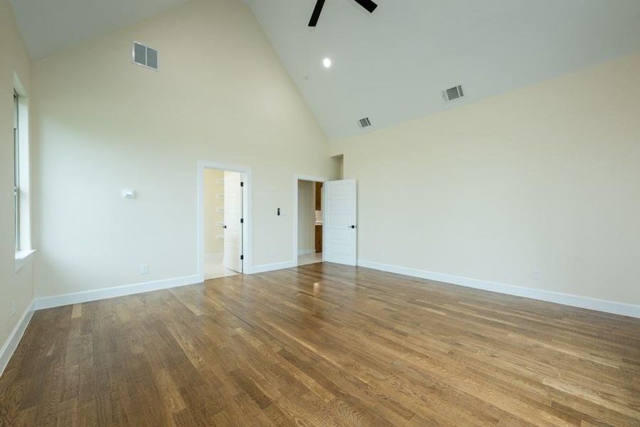 Spacious, unfurnished interior of a new home in , Blue Ridge (Image 30).
