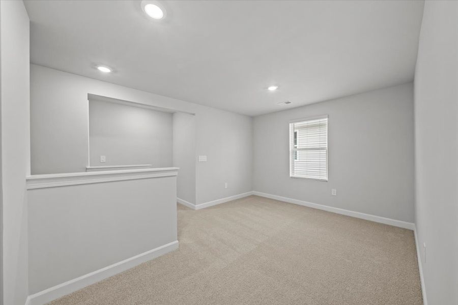Spacious, unfurnished interior of a new home in Village at White Pine, Pendleton (Image 15).