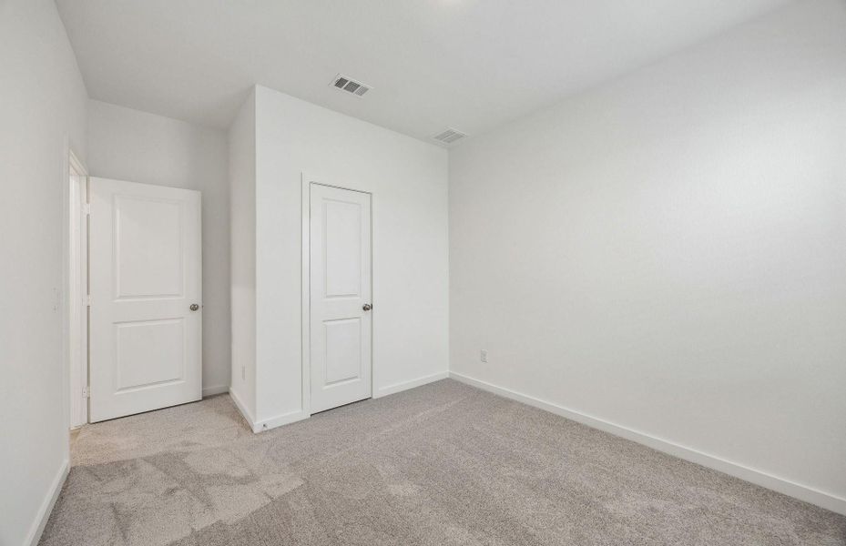 Spacious, unfurnished interior of a new home in Ryehill, Sugar Land (Image 24).