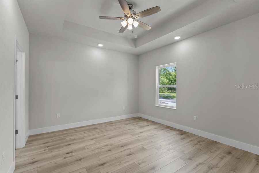 Spacious, unfurnished interior of a new home in , Bell (Image 19).