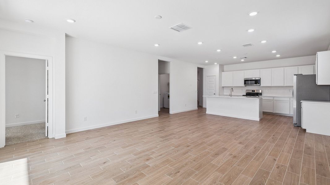 Spacious, unfurnished interior of a new home in Apache Farms, Buckeye (Image 15).