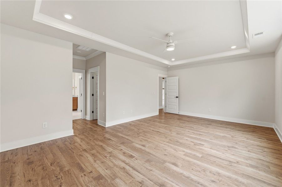 This spacious room offers comfortable living with