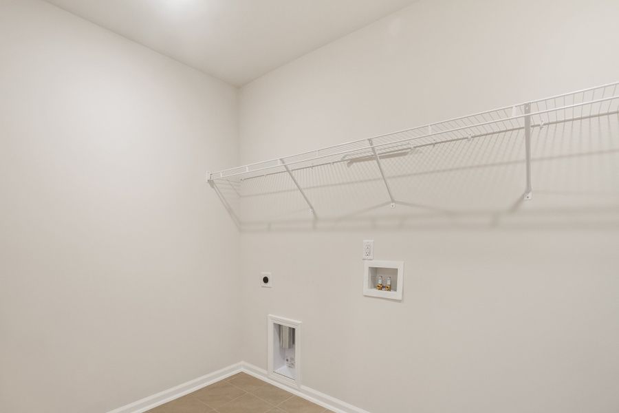 Spacious, unfurnished interior of a new home in Pandora's Path, Florence (Image 12).