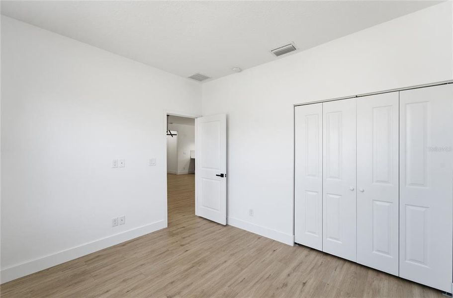 Spacious, unfurnished interior of a new home in , Citrus Springs (Image 12).