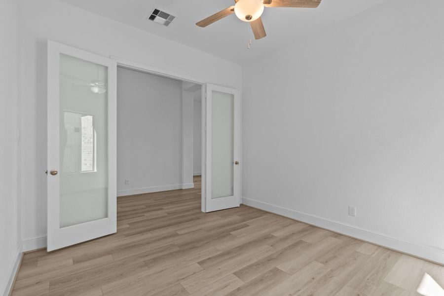 Spacious, unfurnished interior of a new home in Valencia 70', Manvel (Image 32).