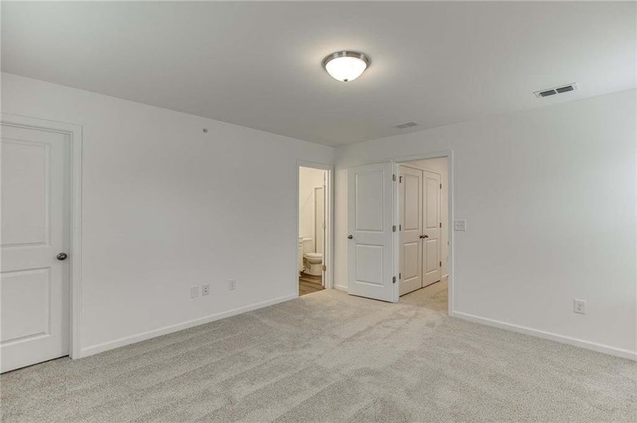Spacious, unfurnished interior of a new home in Laurelwood, Douglasville (Image 17).