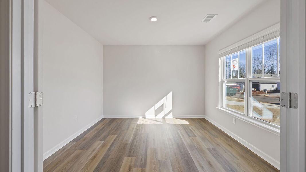 Spacious, unfurnished interior of a new home in Bentley Park, Greenwood (Image 17).