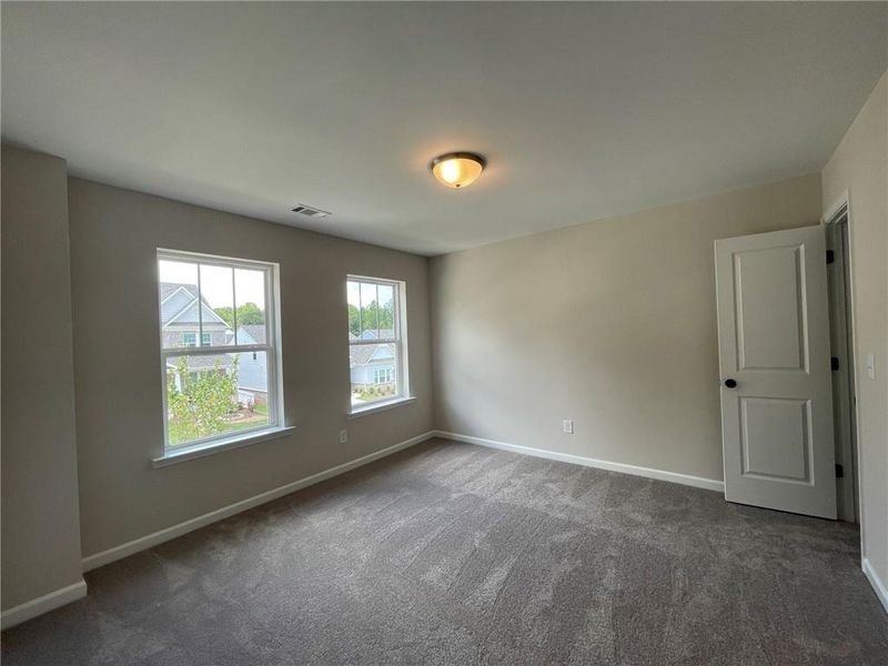 Spacious, unfurnished interior of a new home in Edenglen, Buford (Image 19).
