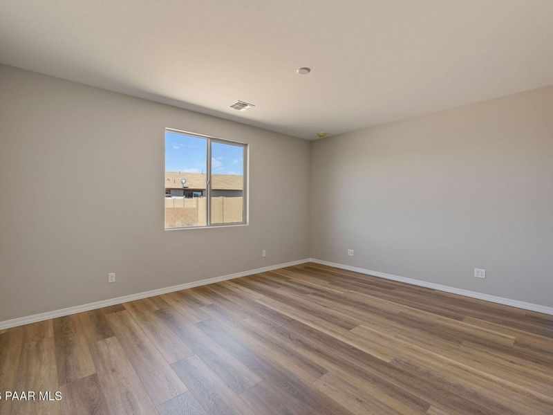 Spacious, unfurnished interior of a new home in North Ridge at Pronghorn Ranch, Prescott Valley (Image 25).