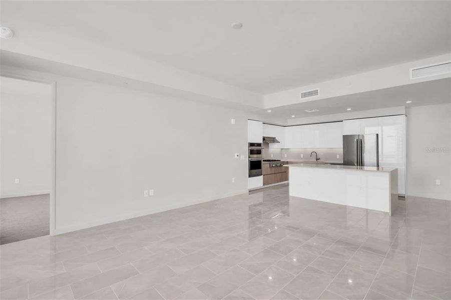 Spacious, unfurnished interior of a new home in , St. Petersburg (Image 55).