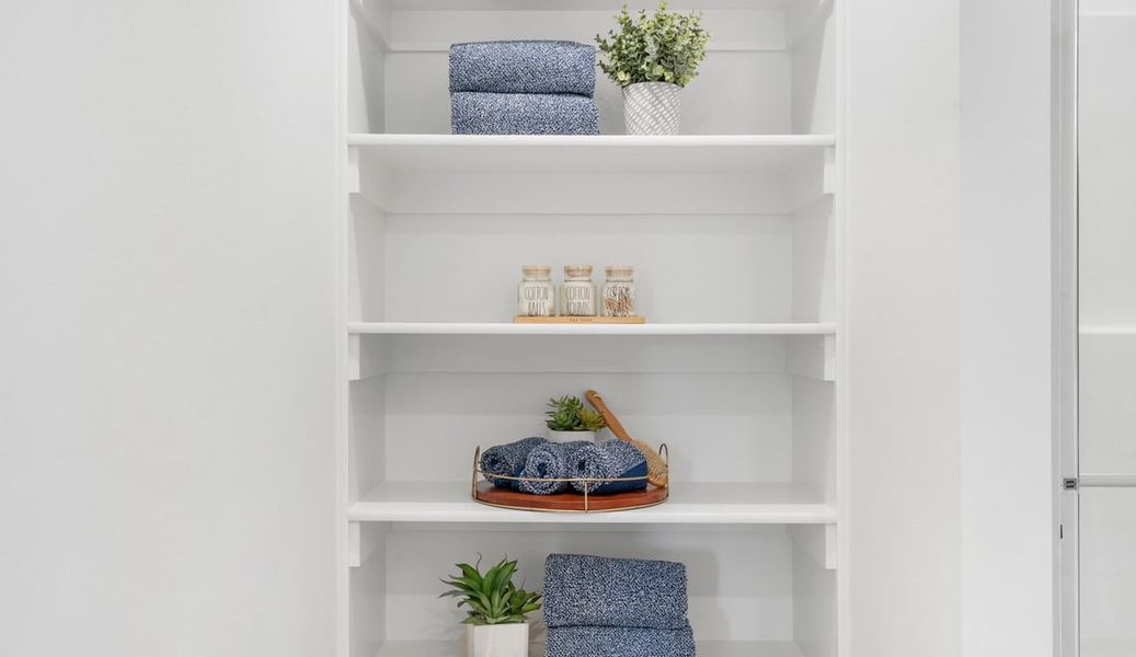 Representative interior finishes for a home built from the Huntsville by D.R. Horton in The Islands, Beech Island (Image 22).