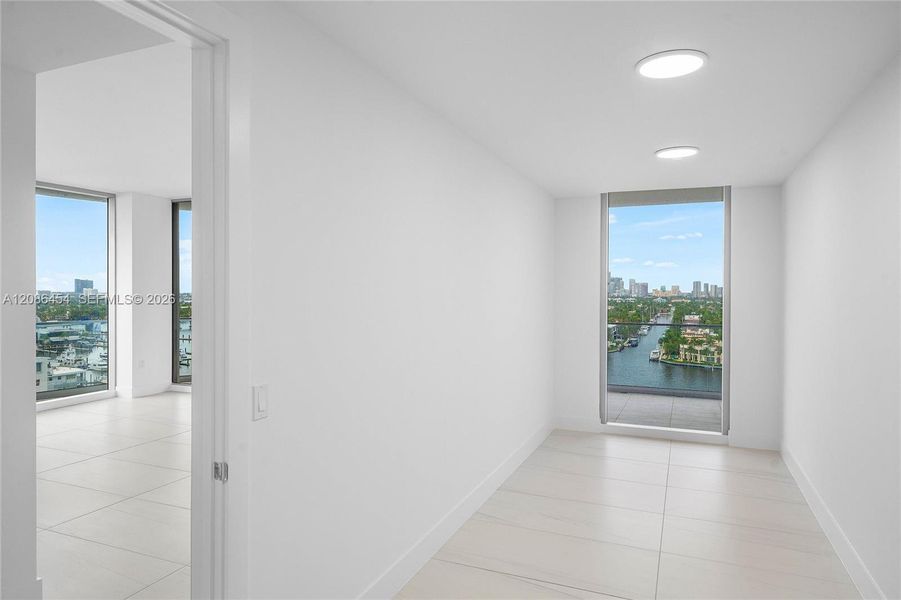 Spacious, unfurnished interior of a new home in , Fort Lauderdale (Image 22).