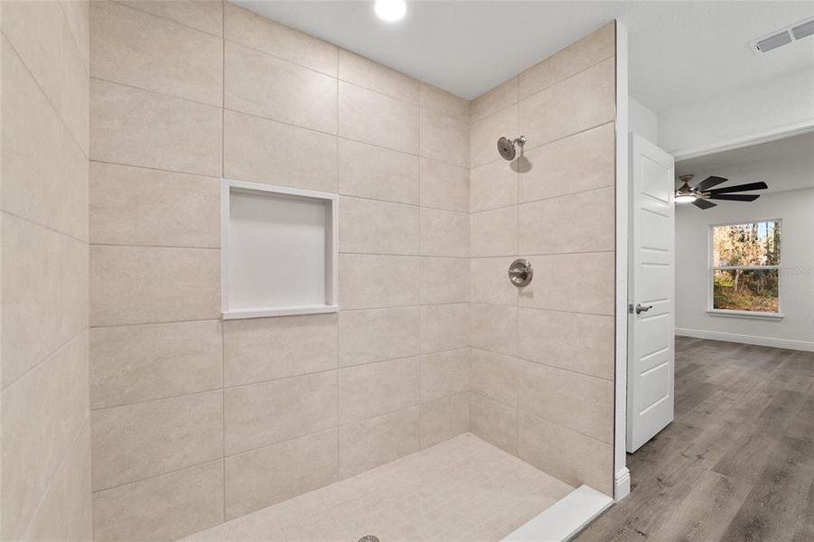 Close-up of interior finishes inside a home in , Dunnellon (Image 21).