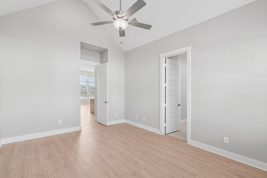 Spacious, unfurnished interior of a new home in Retreat at Oak Park, Houston (Image 15). Spacious, unfurnished interior of a new home in Retreat at Oak Park, Houston (Image 15).