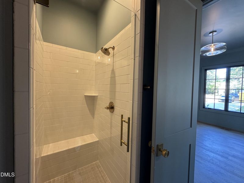 Guest Suite Full bath