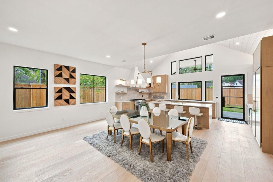 Dining room.