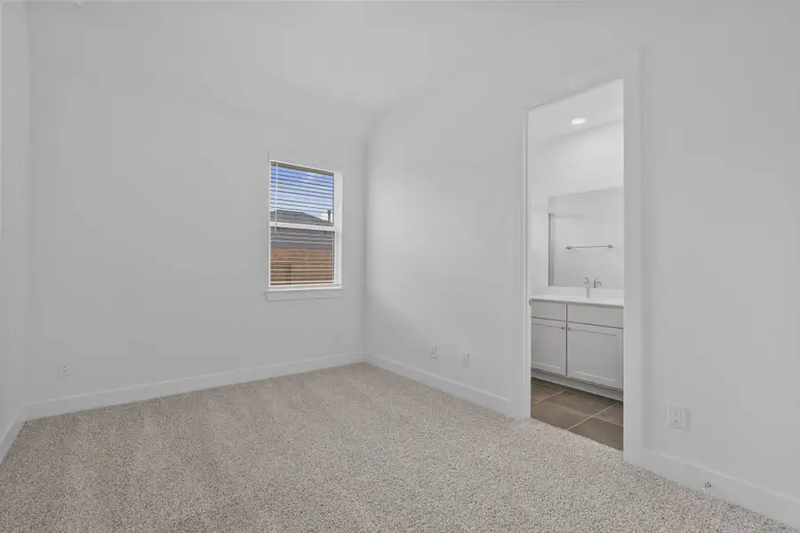 Spacious, unfurnished interior of a new home in Grange, Katy (Image 18).
