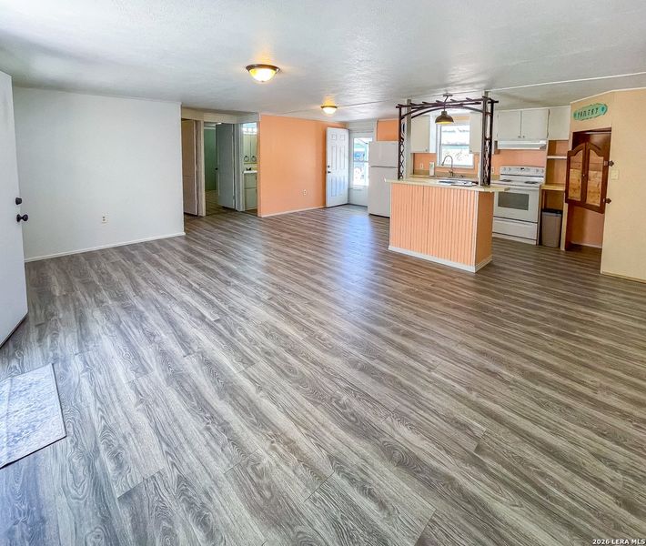 Spacious, unfurnished interior of a new home in , Beeville (Image 9).