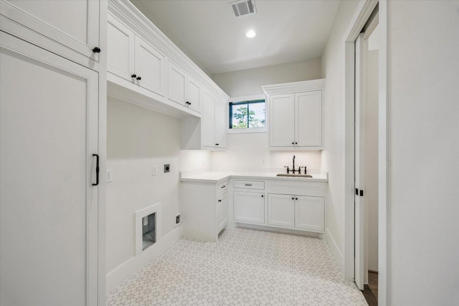 Furnished interior view inside a new home in , Houston (Image 8).