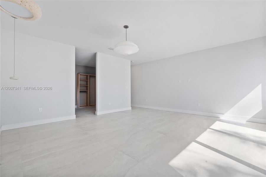 Spacious, unfurnished interior of a new home in , Miami Beach (Image 22).