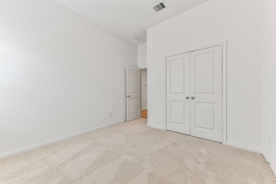 Spacious, unfurnished interior of a new home in King Oaks Village, Baytown (Image 11).