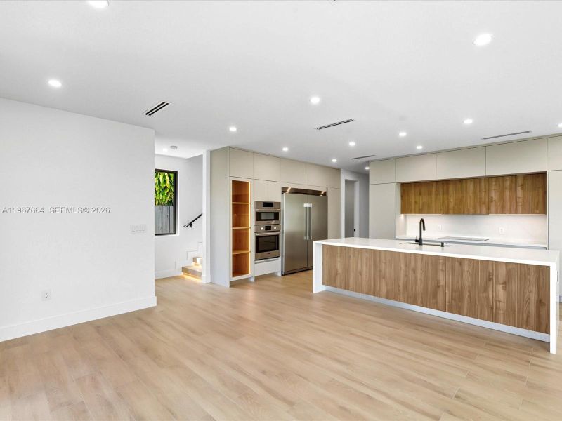 Spacious, unfurnished interior of a new home in , Miami (Image 52).