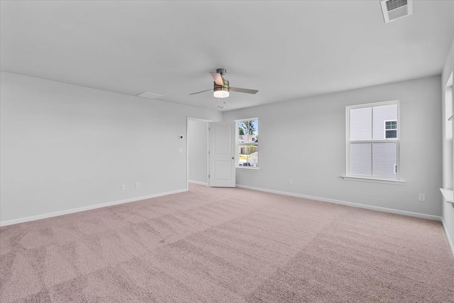 Spacious, unfurnished interior of a new home in Fieldstone, Lexington (Image 33).