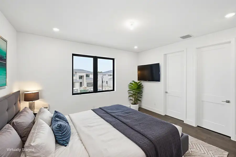 12-print-10140-royal-ascot-avenue